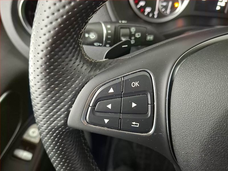 Mercedes-Benz Vito (2021) Select 119 CDI 4x4, Bus, 7Míst - fotka 18 z 22