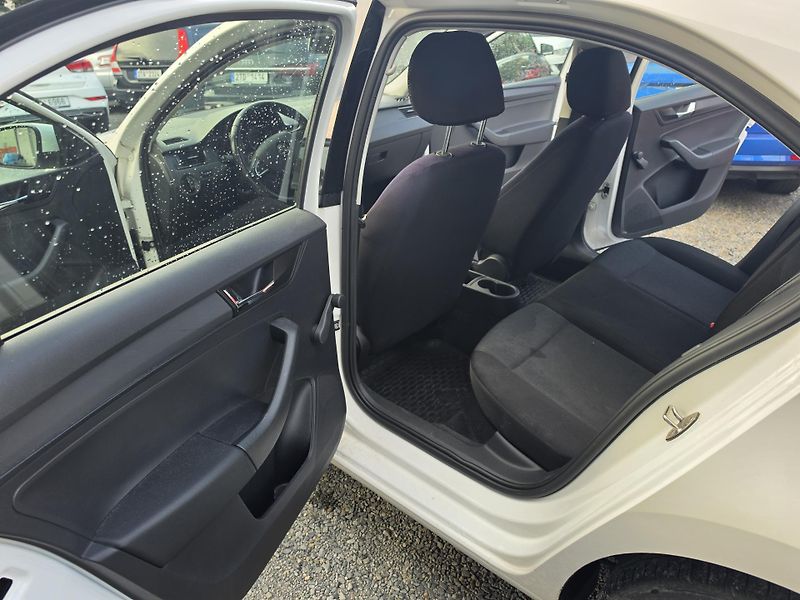 Škoda Rapid 1.0 TSi 64tkm - fotka 7 z 17
