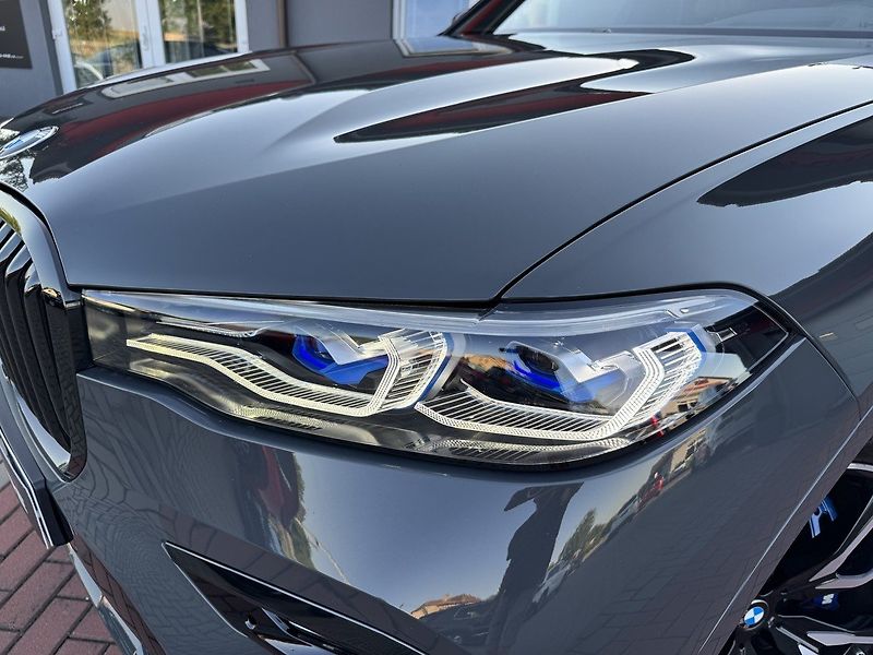 BMW X7 (2021) xDrive 40d M-Paket Pano - fotka 35 z 49