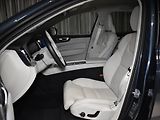 Volvo XC60 2,0 B4 AWD Plus dark Bezklíč - náhled 8