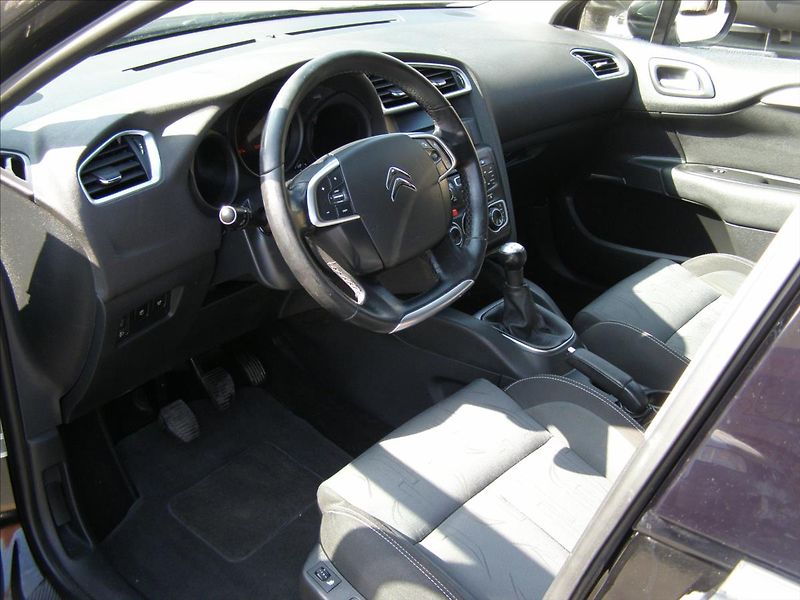 Citroën C4 1,6   po STK  nove pneu - fotka 12 z 31