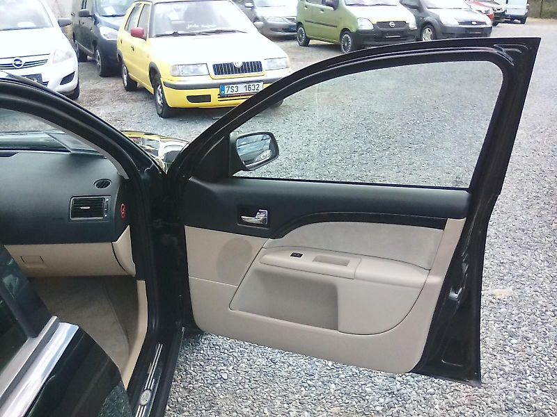 Ford Mondeo (2007) 1.8i 16V Ghia , závěs - fotka 23 z 35