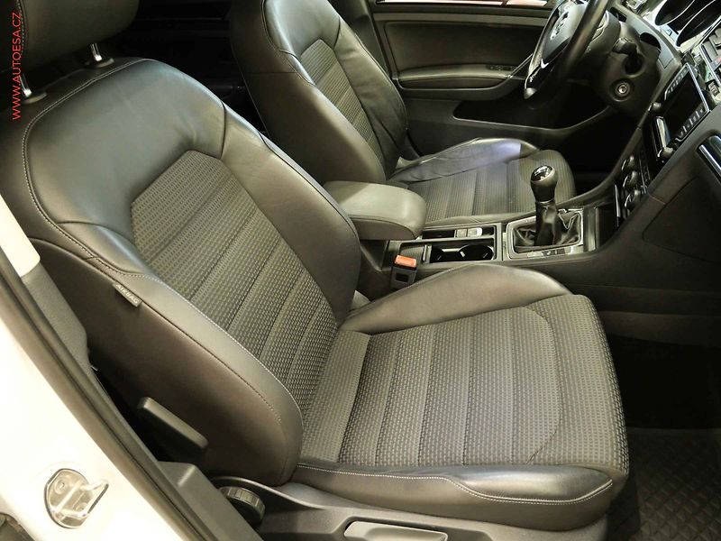 Volkswagen Golf (2013) 1.4TSi, LED, AC - fotka 11 z 19