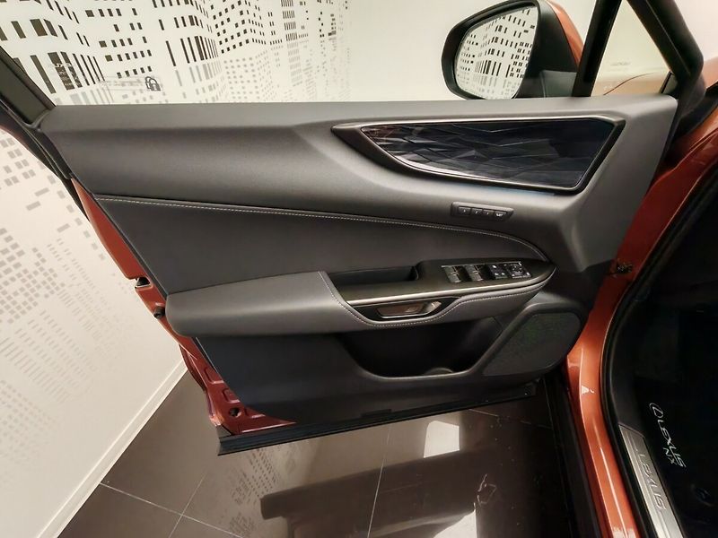 Lexus NX 450h plus 450h+ PRESTIGE Plug-in Hybrid - fotka 33 z 41