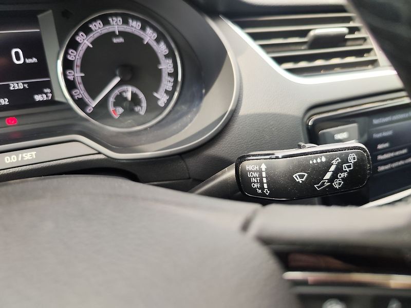 Škoda Octavia 1.6 TDi/85kW Ambition Plus - fotka 24 z 27