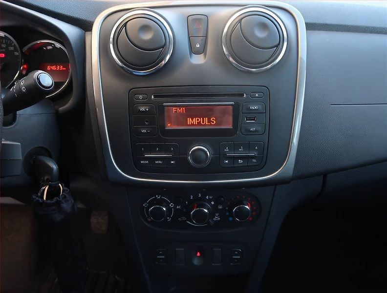 Dacia Sandero (2015) Arctica 1.2 16V, ČR,1.maj - fotka 12 z 14