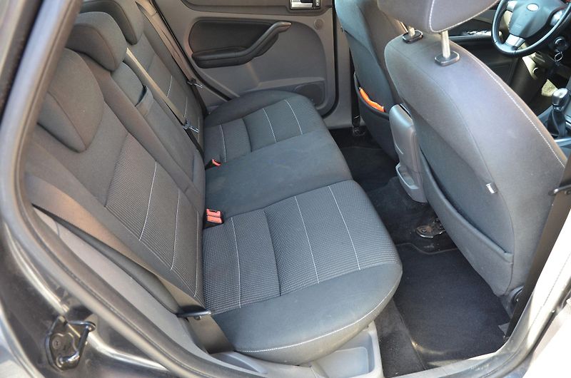 Ford Focus (2009) 1.6i 16V 74kW TITANIUM 2x kola - fotka 11 z 26