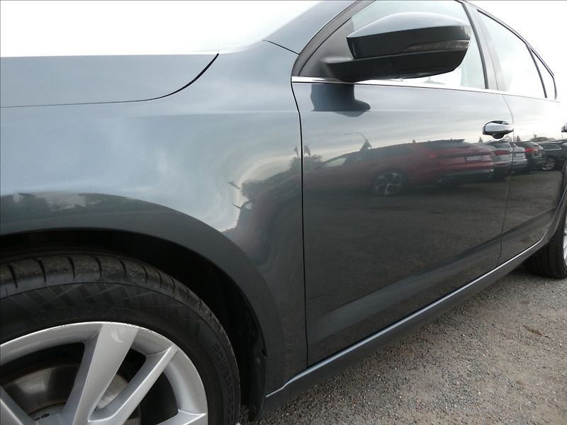 Škoda Octavia 2,0 TDi 110kW DSG STYLE, ČR - fotka 15 z 39