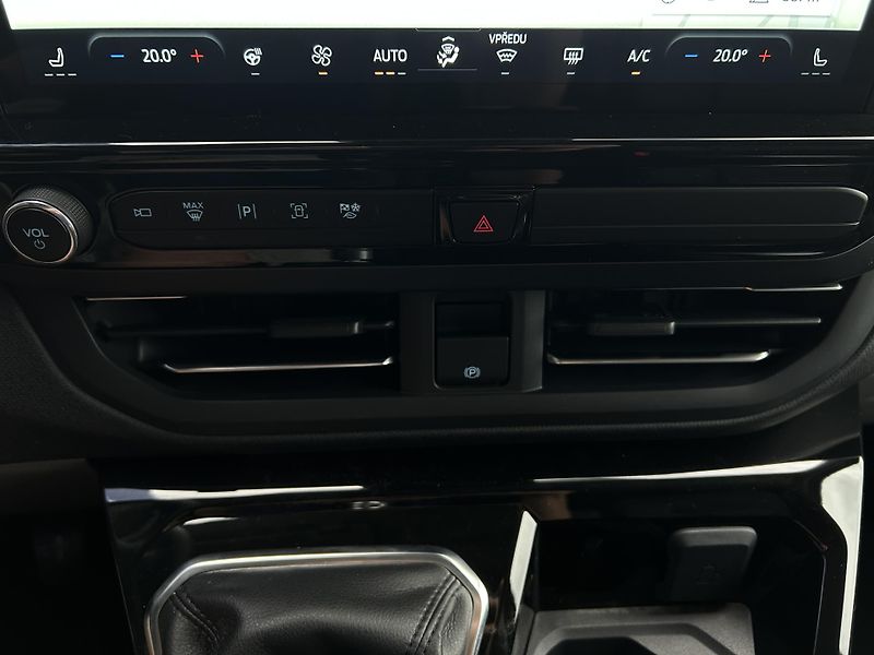 Ford Tourneo Custom Titanium L2 2.0 EcoBlue 110 kW - fotka 34 z 36