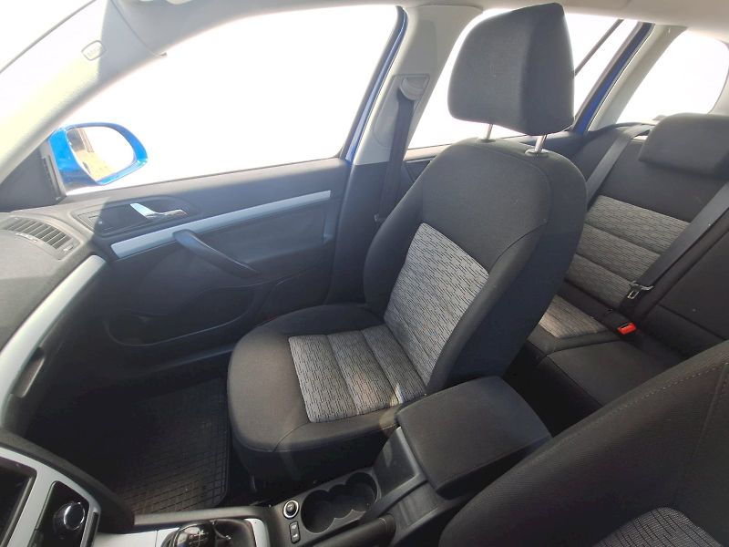 Škoda Octavia (2009) COMBI / 1.6 MPI / 75 kW / 5MP - fotka 22 z 26