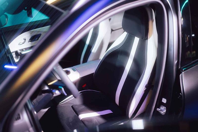 Mercedes-Benz letos odstartoval novou éru jako globální partner ženského tenisu (WTA). Své ambice v tomto sportu nyní potvrzuje i v České republice, kde v rámci ostravského turnaje představuje dvě klíčové novinky: novou generaci modelů GLB a GLC.