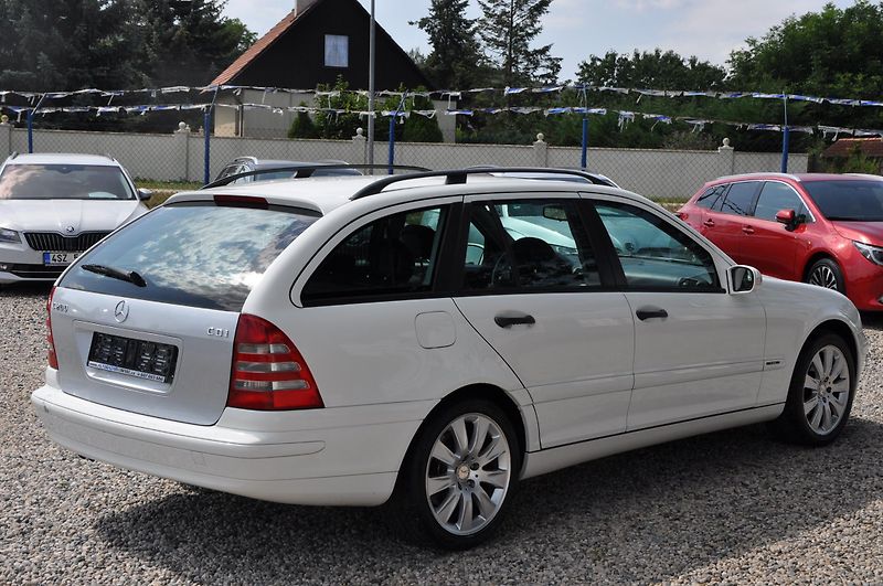 Mercedes-Benz Třídy C 220CDi 105kW KOMBI Automat - fotka 3 z 15