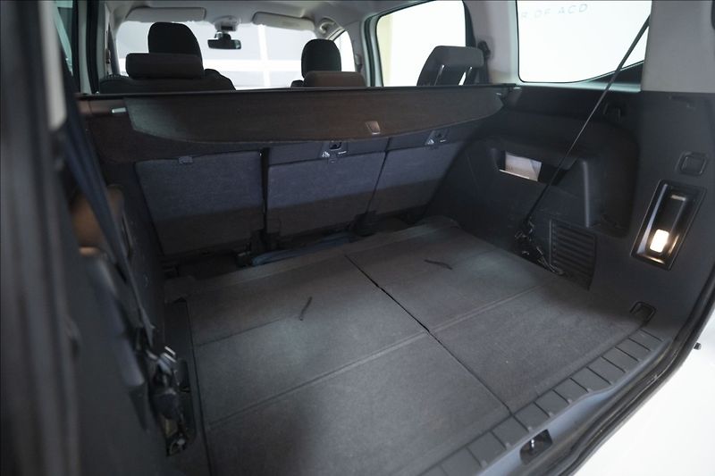 Peugeot 5008 1,6 BlueHDI 7 MÍST NOVÉ V ČR - fotka 27 z 28