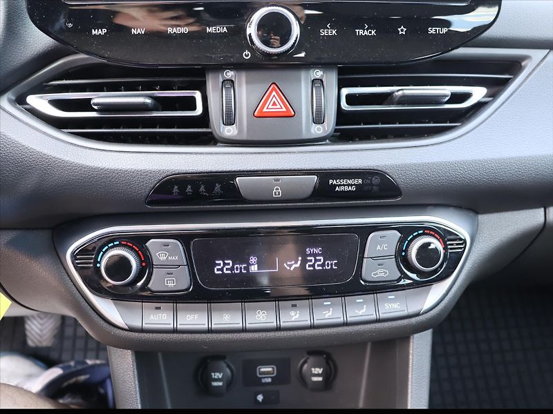 Hyundai i30 1,5 T-GDI 117kW Family Smart - fotka 23 z 33