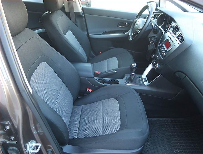 Kia Ceed (2016) 1.4 CVVT, Serv.kniha, Tempomat - fotka 9 z 16