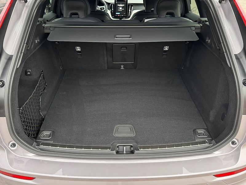 Volvo XC60 (2026) PLUS B5, kamery 360°, FULL LED - fotka 16 z 25