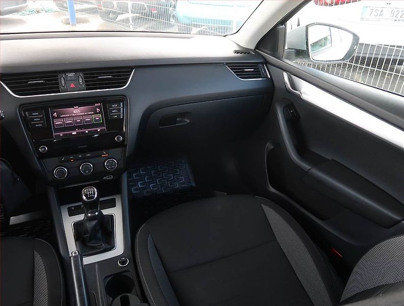 Škoda Octavia (2018) Ambition Plus 1.0 TSI - fotka 8 z 18