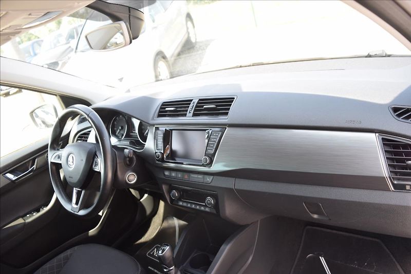 Škoda Fabia 1,2 TSI 66KW TOP VÝBAVA - fotka 22 z 49