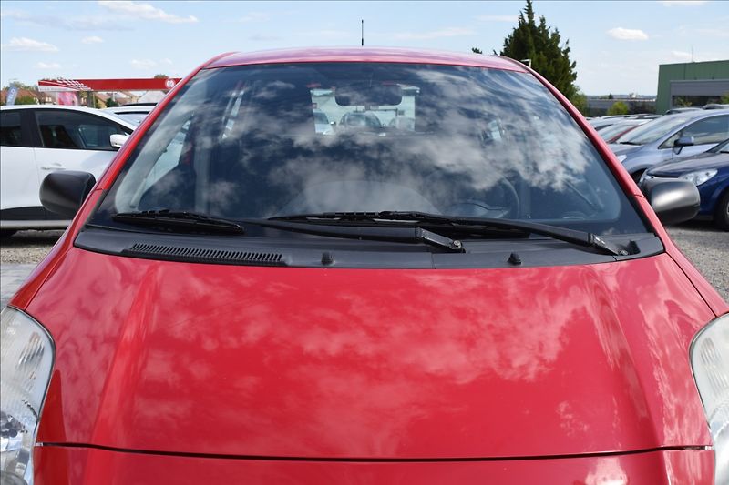 Toyota Yaris 1,0 i 51KW ZAD. PARK. SENZORY - fotka 3 z 40