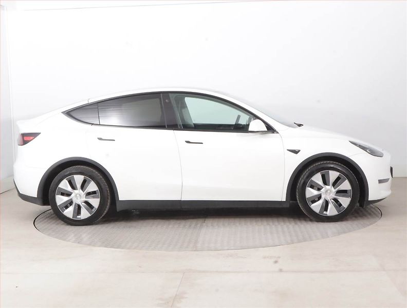 Tesla Model Y (2023) Long Range AWD 79kWh, SoH 90% - fotka 6 z 22