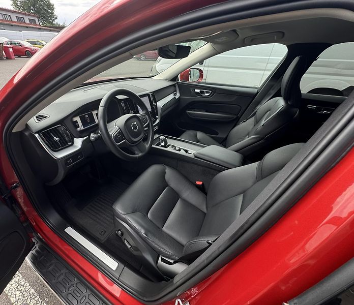 Volvo XC60 B4 (nafta) FWD příd. top. TZ  - fotka 9 z 43