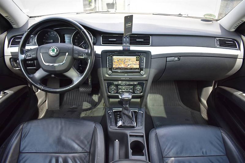 Škoda Superb 2,0 TDI SERVIS STK NOVÉ DSG! - fotka 10 z 17