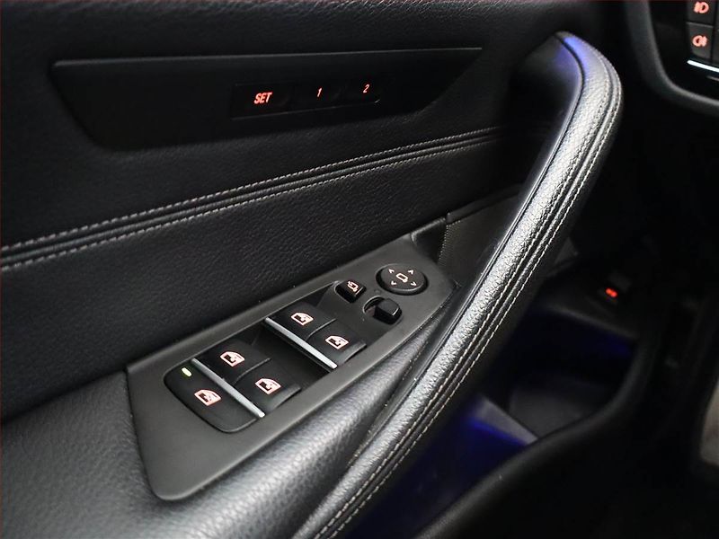 BMW Řada 5 (2019) M Sport 530d xDrive - fotka 16 z 19