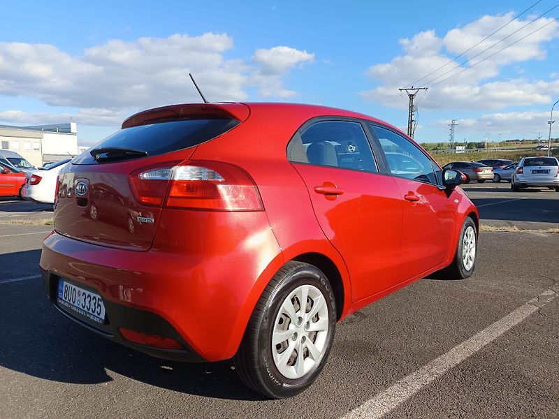 Kia Rio (2012) - fotka 6 z 32
