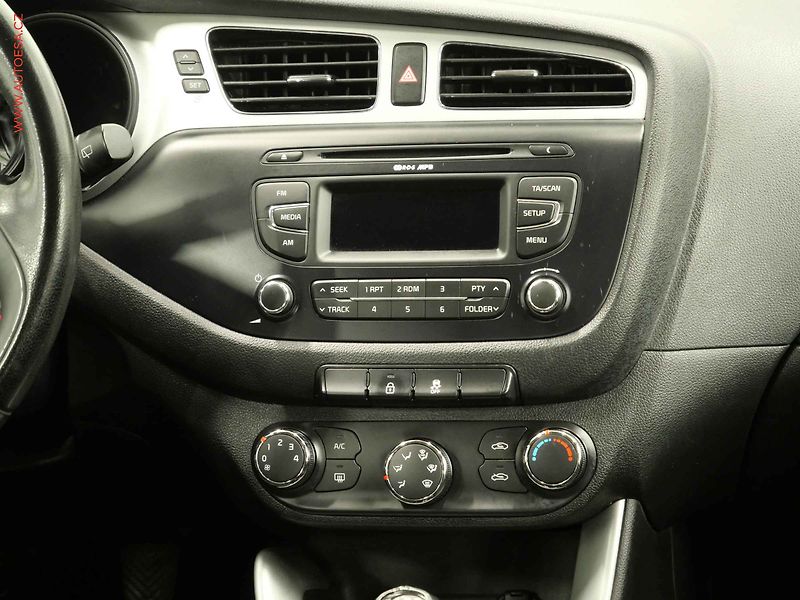 Kia Ceed (2013) 1.4i, 1.maj,ČR, servis.kniha - fotka 9 z 22