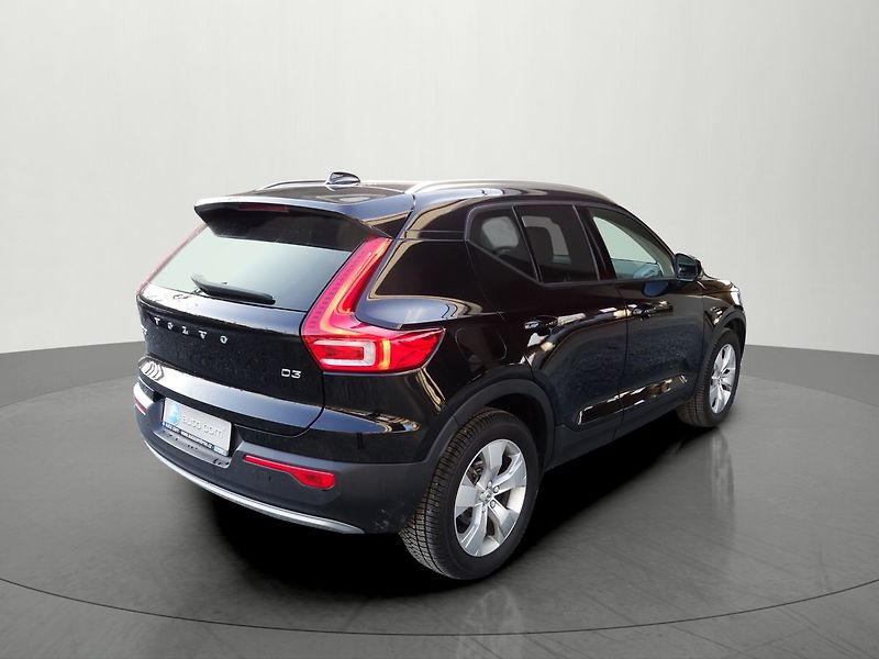 Volvo XC40 D3 A/T Virtual CarPlay Kamera - fotka 4 z 36