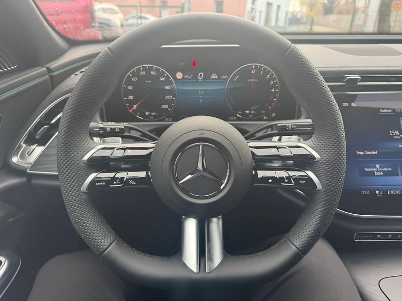 Mercedes-Benz Třídy E (2025) E 300 de 4MATIC kombi - fotka 13 z 26