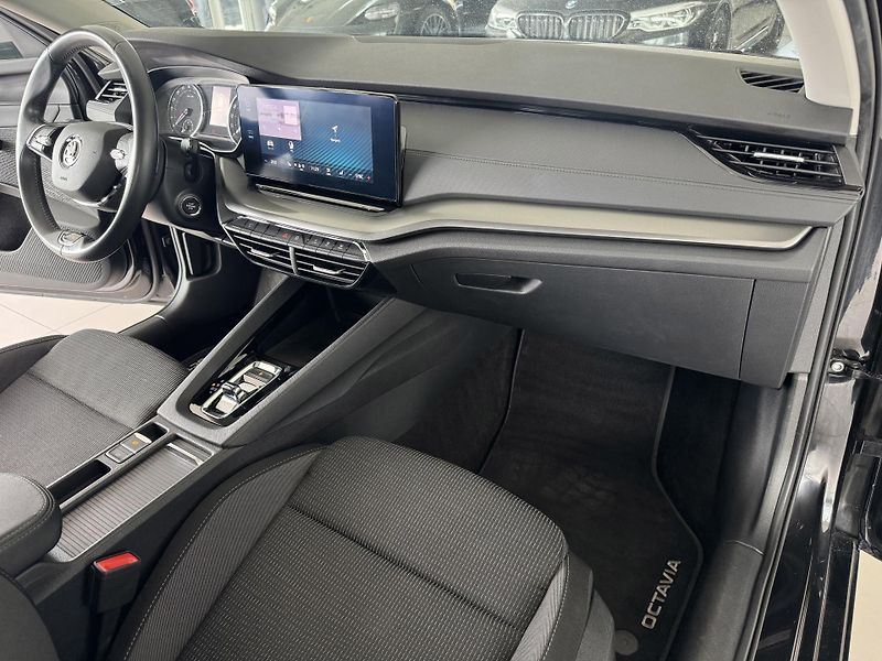 Škoda Octavia 2,0TDI DSG*110kW*REZERVACE! - fotka 11 z 28