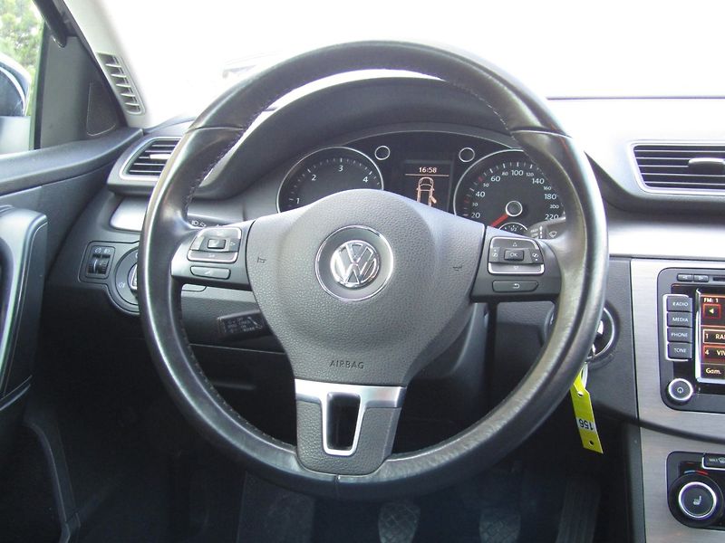 Volkswagen Passat (2011) 1.6 TDI 77kW - fotka 16 z 45