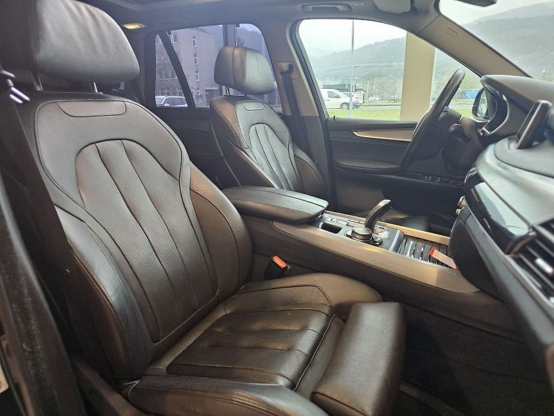 BMW X5 xDrive30d - fotka 14 z 23