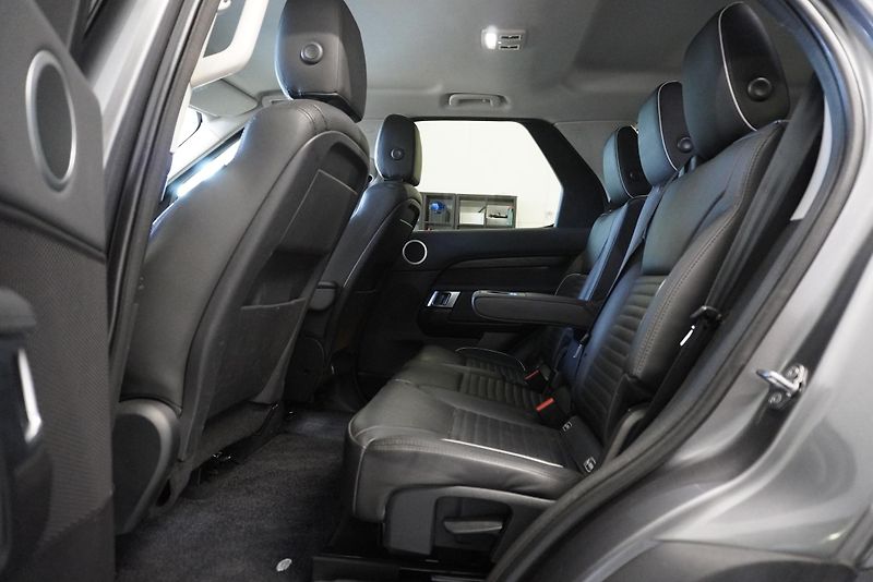 Land Rover Discovery 3,0 TD6 HSE 4WD AUT. - fotka 29 z 38