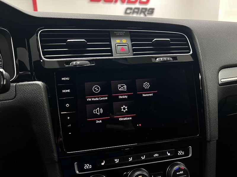 Volkswagen Golf GTI TCR, 2.0 TSI 213 kW - fotka 27 z 46