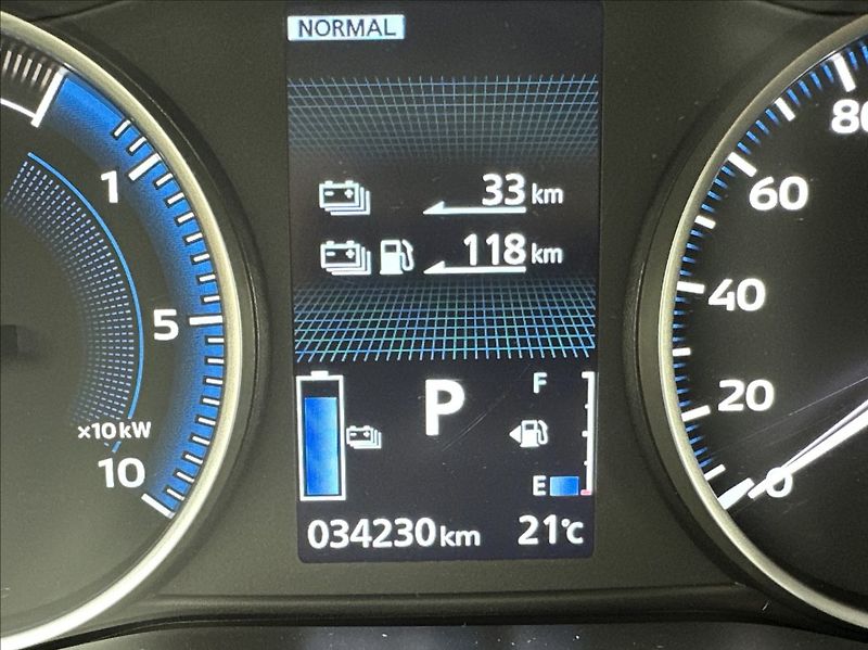 Mitsubishi Eclipse Cross 2,4 PHEV 188PS  A/T 4x4 - fotka 35 z 52