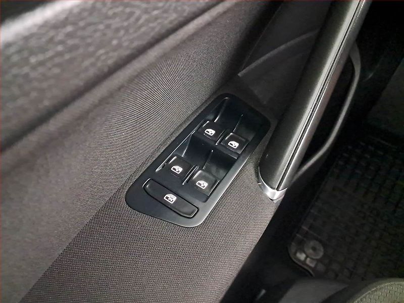 Volkswagen Golf (2017) 1.6 TDI, Tempomat - fotka 15 z 16