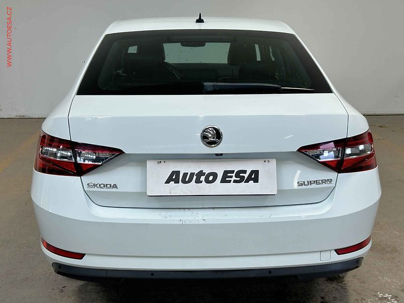 Škoda Superb (2018) 2.0TDi, ČR, L&K, bixen, kůže - fotka 5 z 17