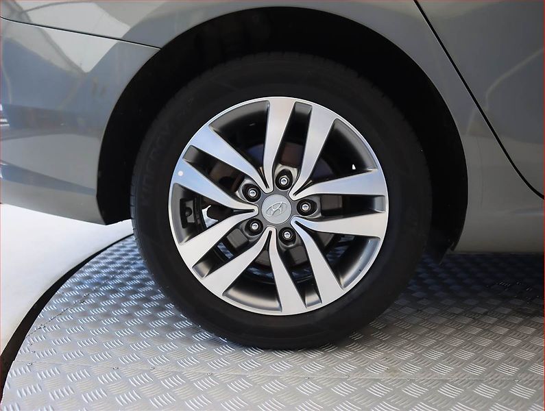 Hyundai i30 (2019) Comfort 1.4 CVVT, Serv.kniha - fotka 15 z 20