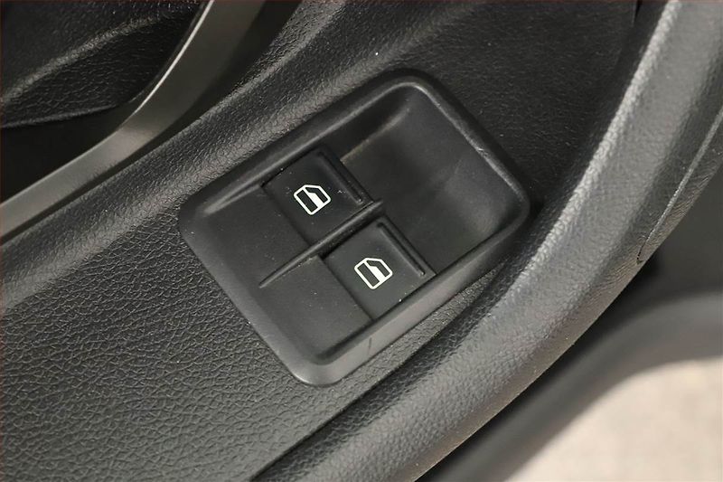 Škoda Fabia (2010) Ambiente 1.2 TSI, ČR,1.maj - fotka 8 z 14