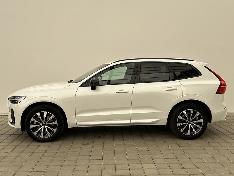 Volvo XC60 2.0  B4 4x4 PLUS  Black - fotka 8 z 30