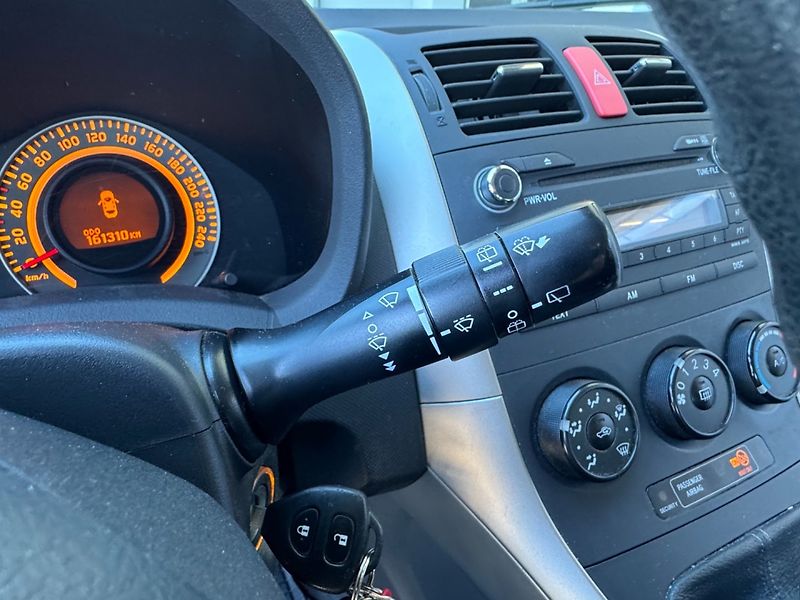 Toyota Auris (2009) 1.4 16V Klima - fotka 19 z 28