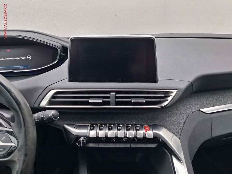 Peugeot 3008 (2018) 1.2 PT, Allure, navi, kamera - fotka 12 z 17
