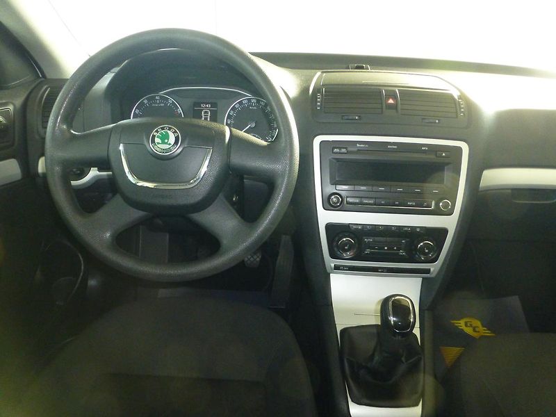 Škoda Octavia (2012) 2,0TDI*VYHŘ.S**ALU**XENON**4X4 - fotka 12 z 21