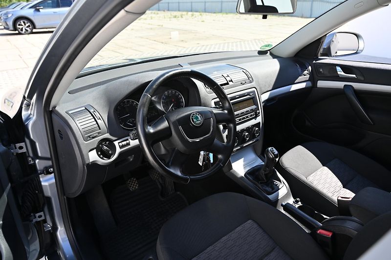 Škoda Octavia 2.0TDI 103KW 9/2012 Rezervace - fotka 24 z 43