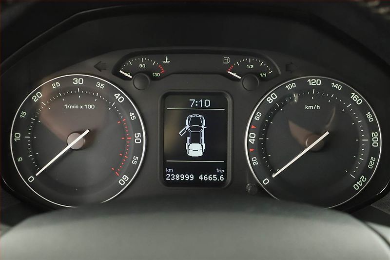 Škoda Octavia (2006) 2.0 TDI, 4X4, Tažné - fotka 8 z 12