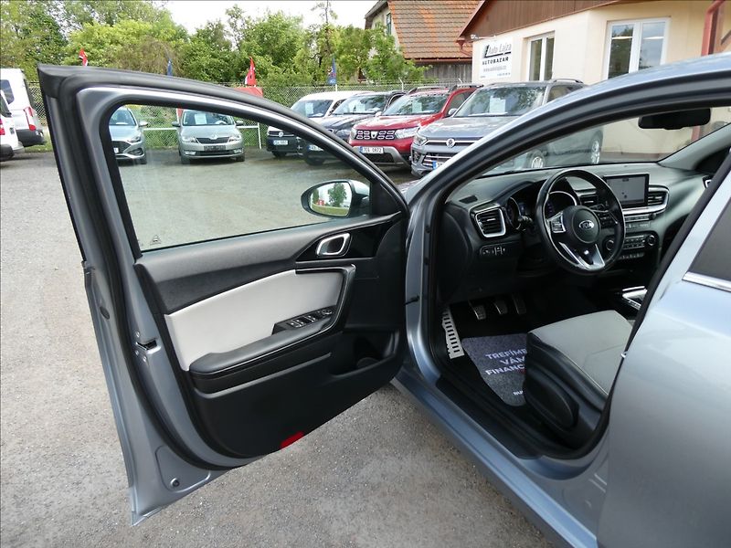 Kia Ceed 1,4 T-GDi 103kW EXCLUSIVE, ČR - fotka 21 z 42