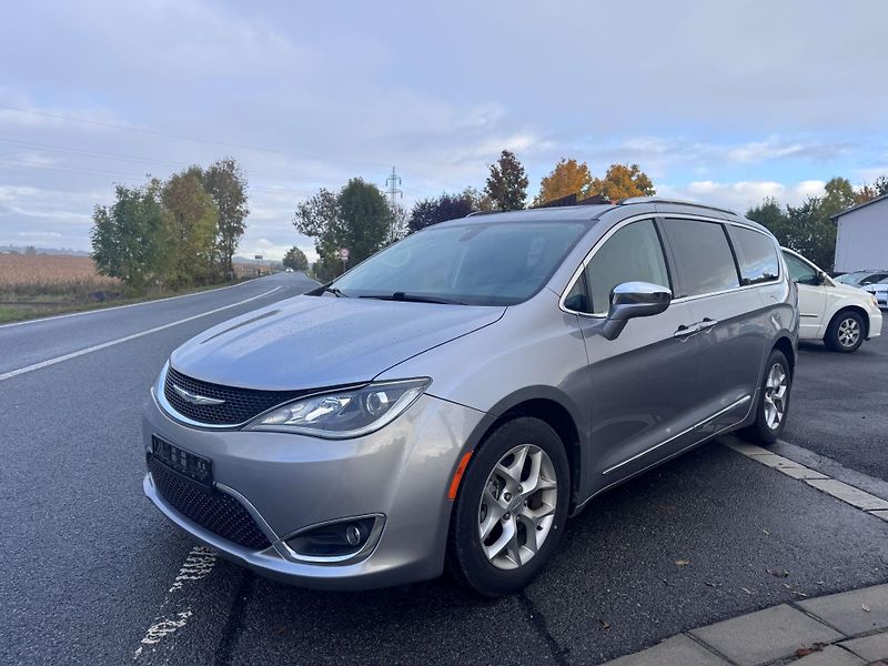 Chrysler Pacifica (2020) 3,6 RU Panorama Limited 2020 - fotka 2 z 19
