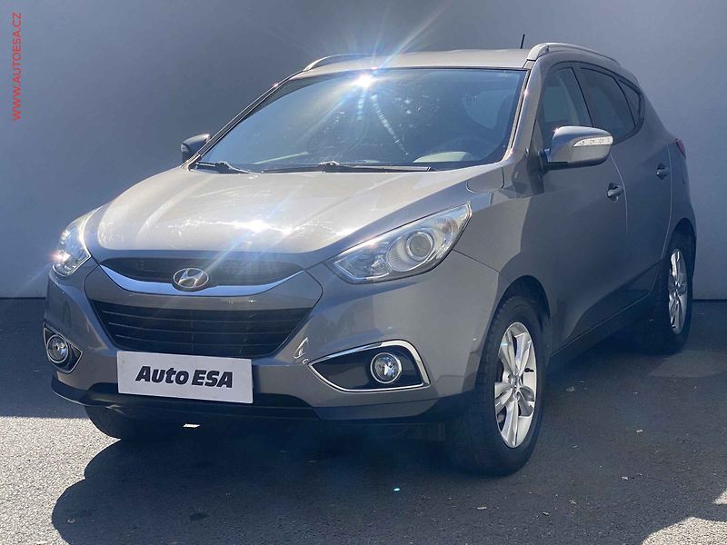 Hyundai ix35 (2013) 1.6 GDi 2WD, AC, park.čidla - fotka 3 z 16